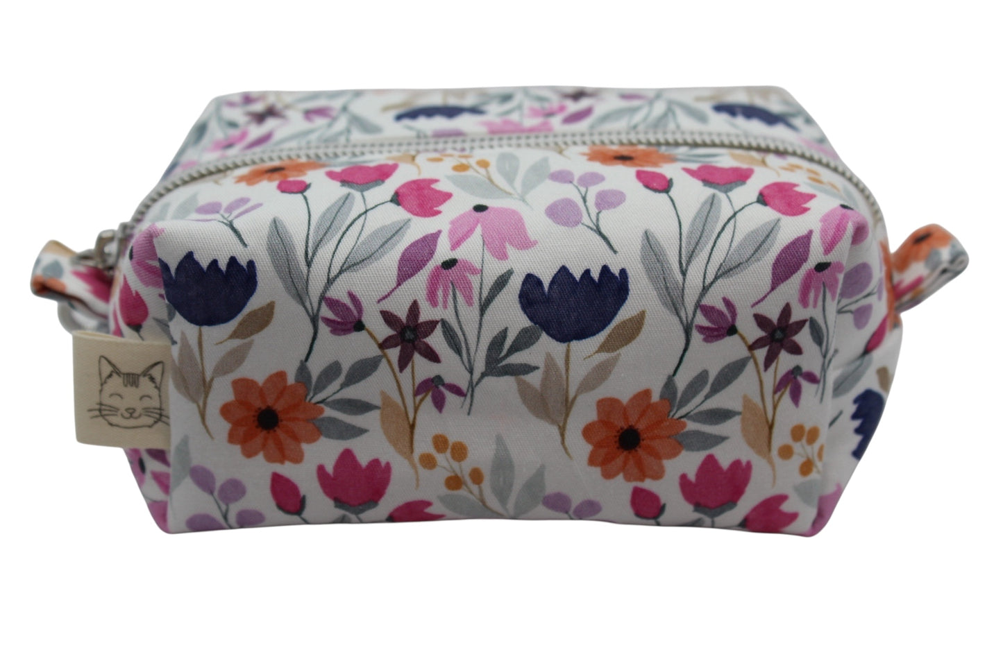 Cosmetiquera Sakura extra chica en diseño Ayaka, hecha a mano con materiales de alta calidad, perfecta para organizar productos de belleza con estilo japonés.