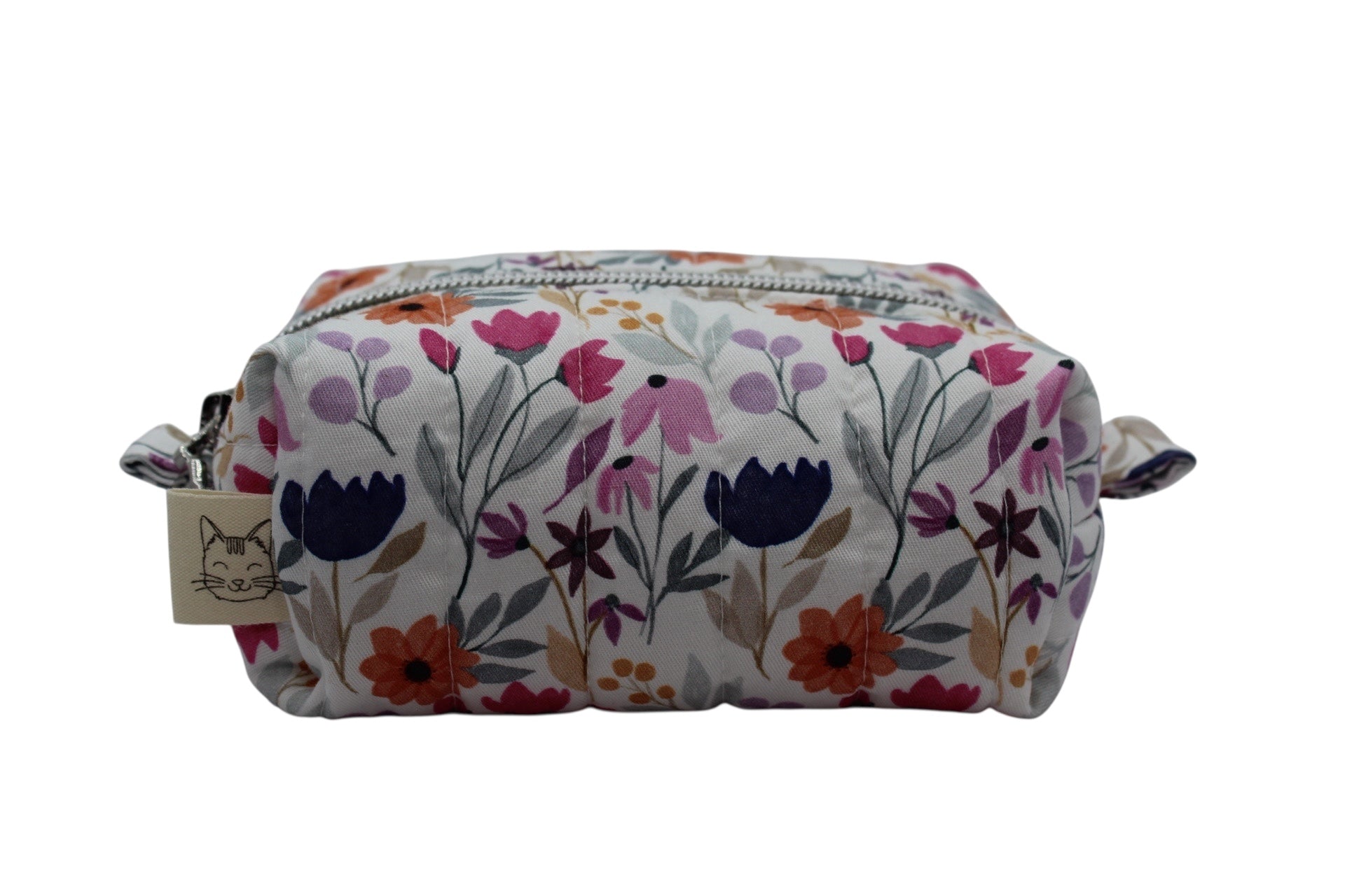 Cosmetiquera Sakura extra chica acolchada en diseño Ayaka, hecha a mano con materiales de alta calidad, perfecta para organizar productos de belleza con estilo japonés.