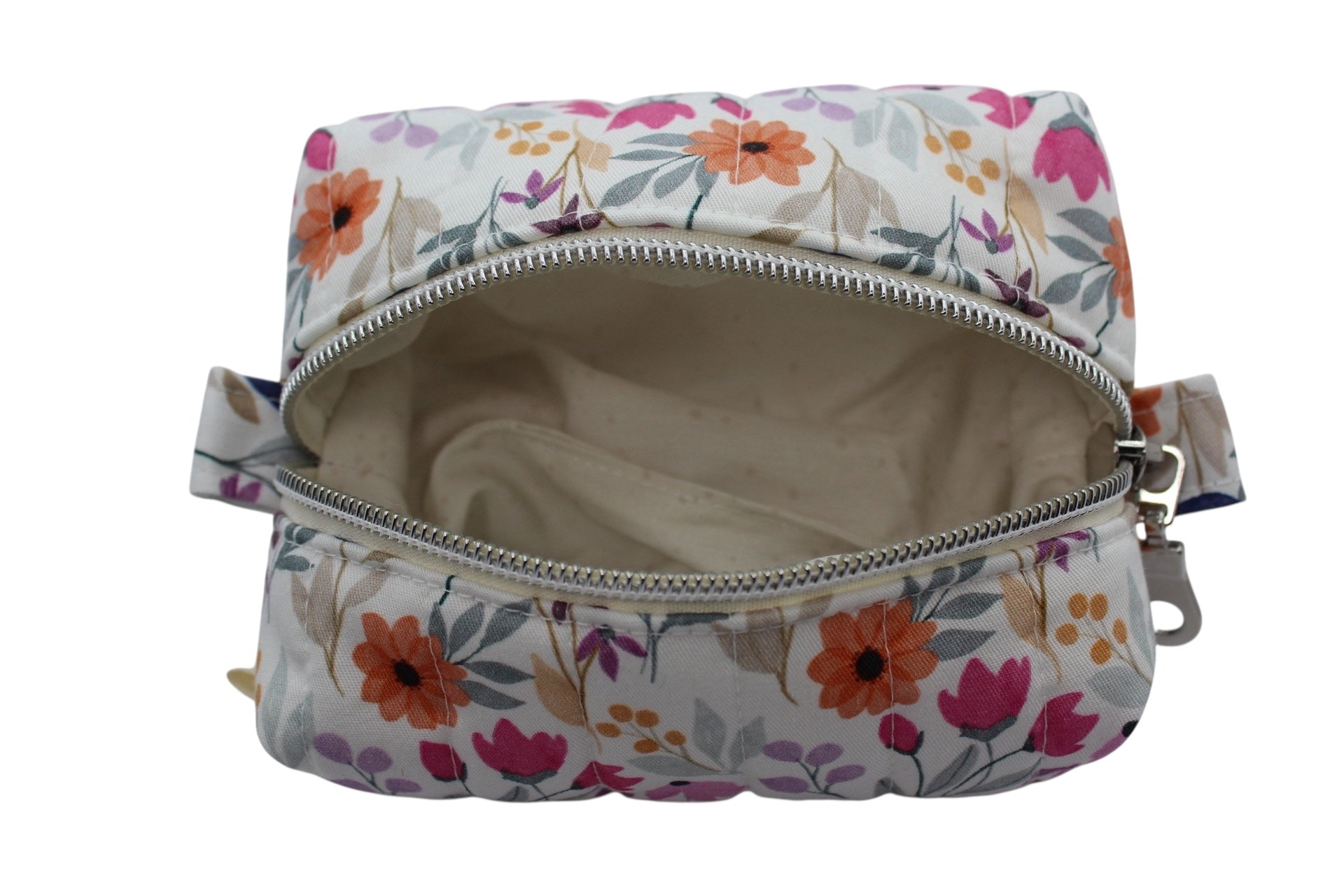 Cosmetiquera Sakura extra chica acolchada en diseño Ayaka, hecha a mano con materiales de alta calidad, perfecta para organizar productos de belleza con estilo japonés.